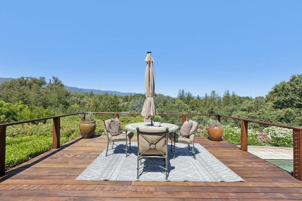 14275 Hilltop Way Saratoga, CA 95070