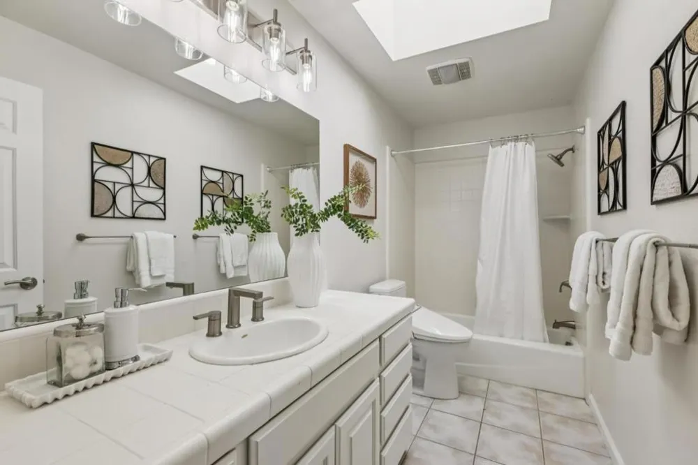 14275 Hilltop Way Saratoga, CA 95070