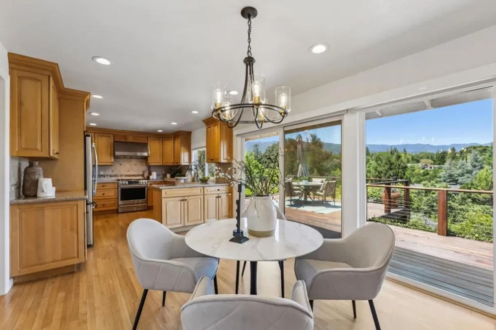 14275 Hilltop Way Saratoga, CA 95070
