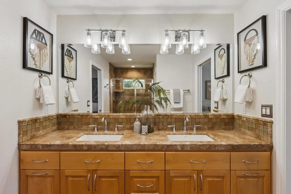 14275 Hilltop Way Saratoga, CA 95070