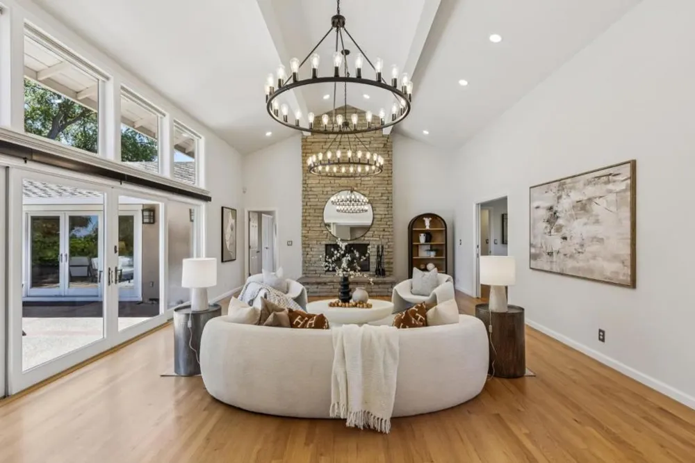 14275 Hilltop Way Saratoga, CA 95070