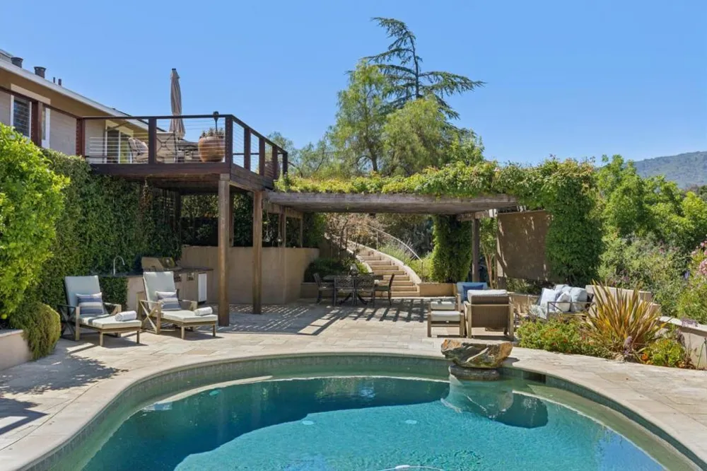14275 Hilltop Way Saratoga, CA 95070