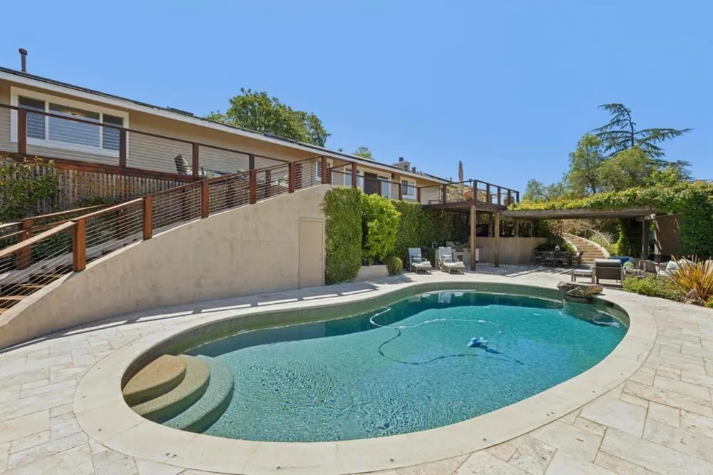 14275 Hilltop Way Saratoga, CA 95070