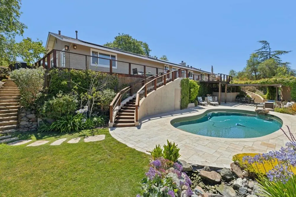 14275 Hilltop Way Saratoga, CA 95070