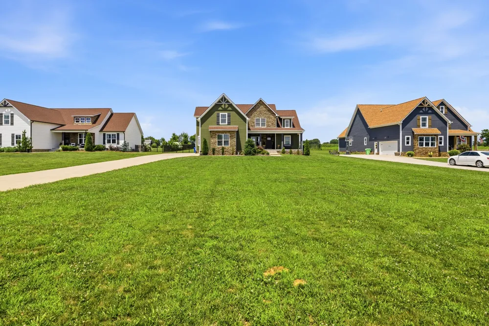 529 Clearview Rd Cottontown, TN 37048