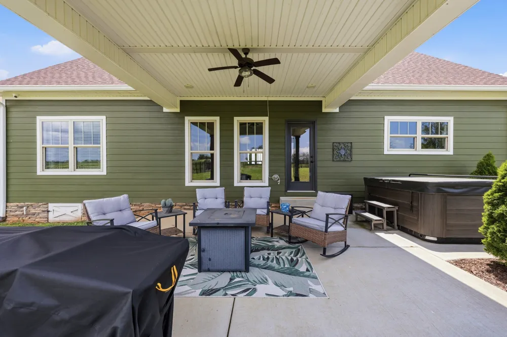 529 Clearview Rd Cottontown, TN 37048