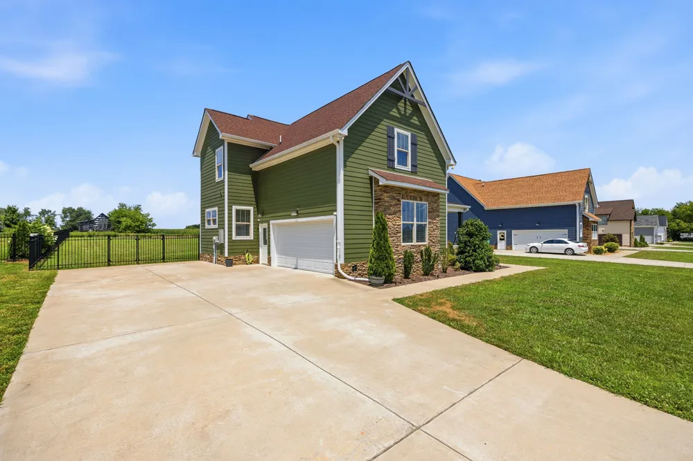 529 Clearview Rd Cottontown, TN 37048