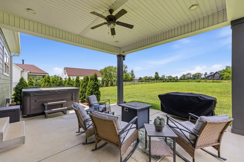 529 Clearview Rd Cottontown, TN 37048