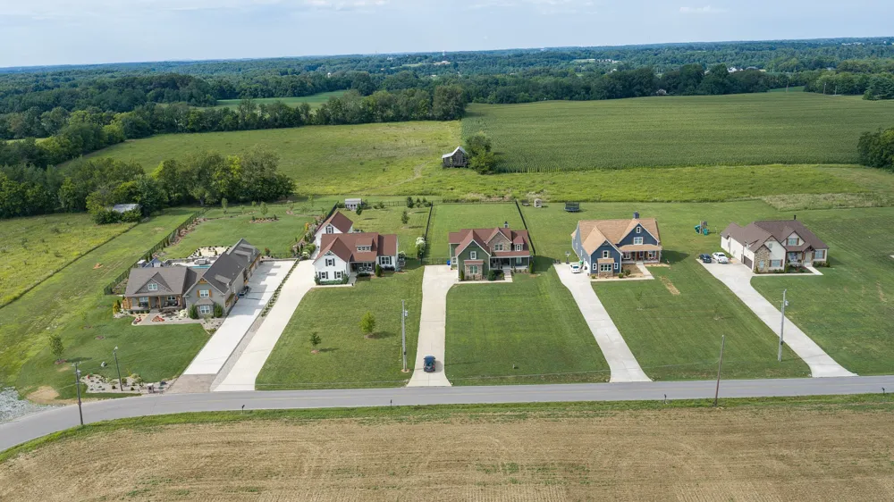 529 Clearview Rd Cottontown, TN 37048