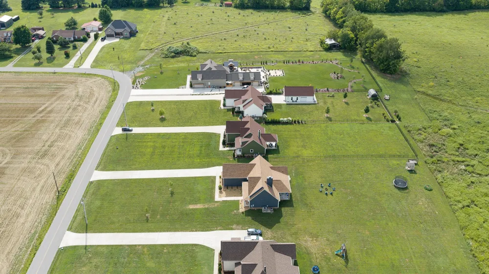 529 Clearview Rd Cottontown, TN 37048