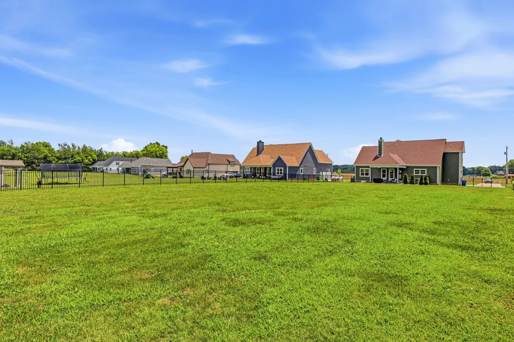 529 Clearview Rd Cottontown, TN 37048