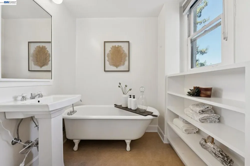 200 Lakeside Dr #202 Oakland, CA 94612