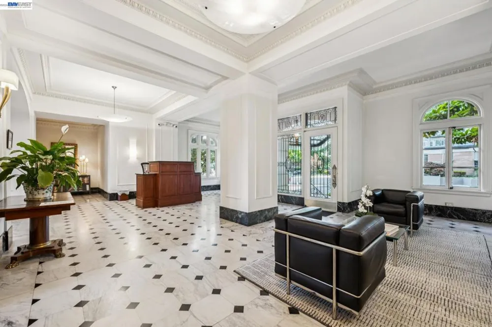 200 Lakeside Dr #202 Oakland, CA 94612