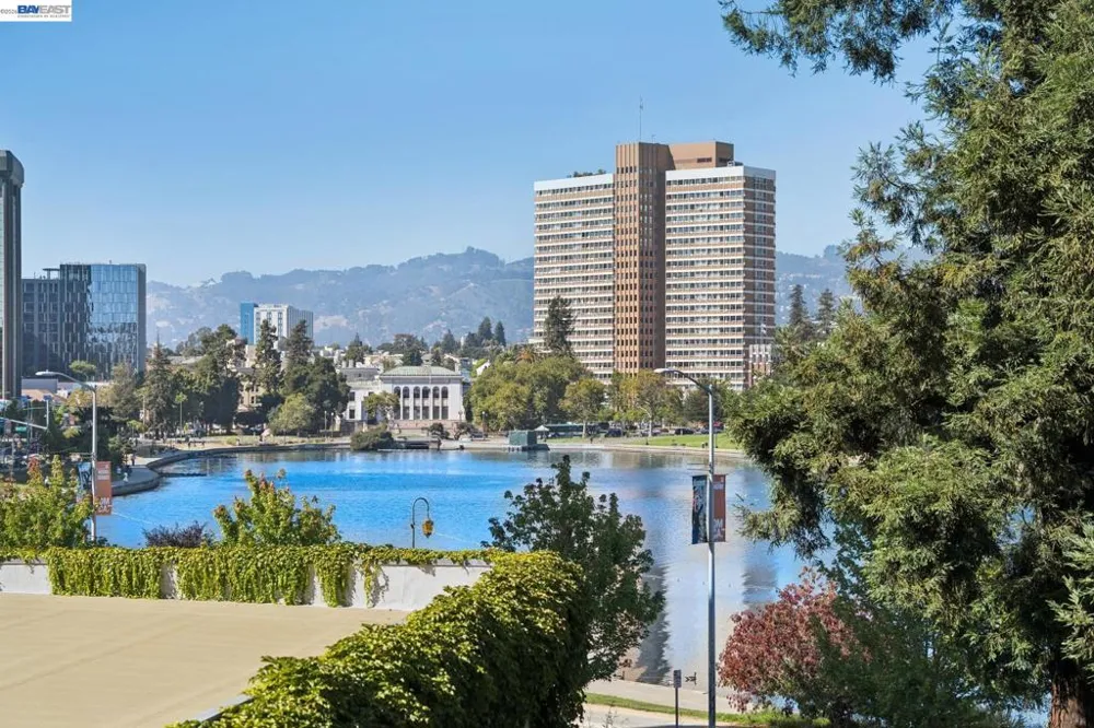 200 Lakeside Dr #202 Oakland, CA 94612