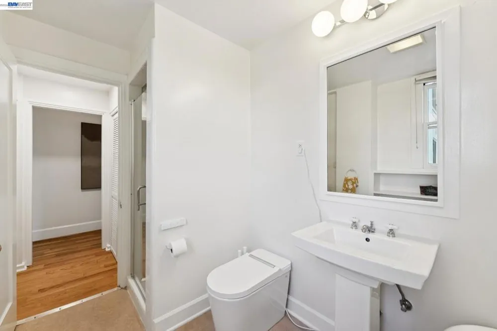 200 Lakeside Dr #202 Oakland, CA 94612