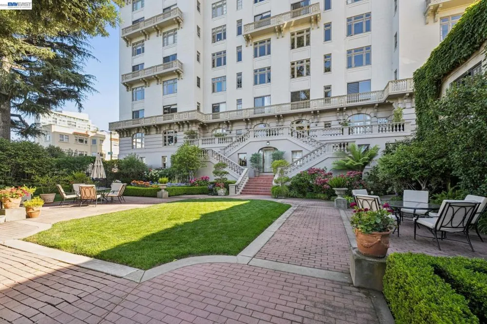 200 Lakeside Dr #202 Oakland, CA 94612