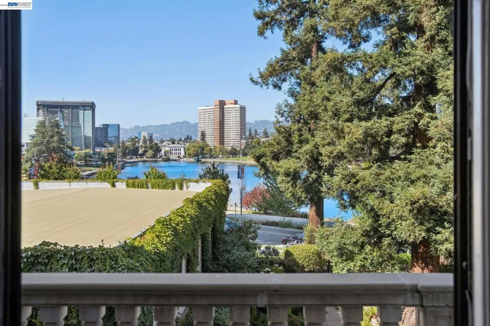 200 Lakeside Dr #202 Oakland, CA 94612