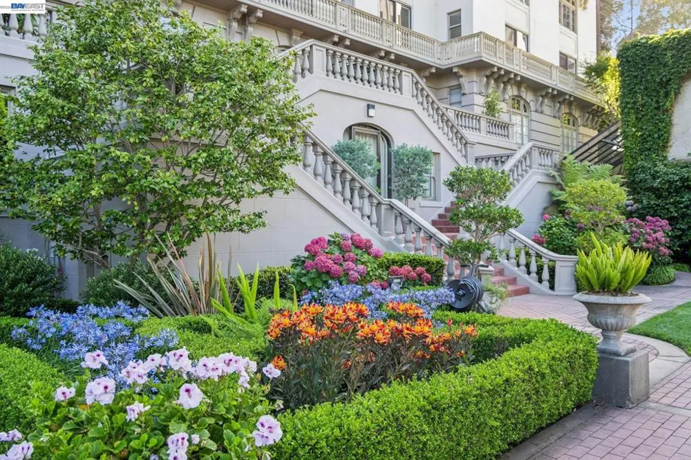 200 Lakeside Dr #202 Oakland, CA 94612