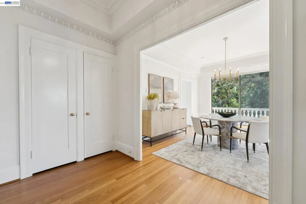 200 Lakeside Dr #202 Oakland, CA 94612