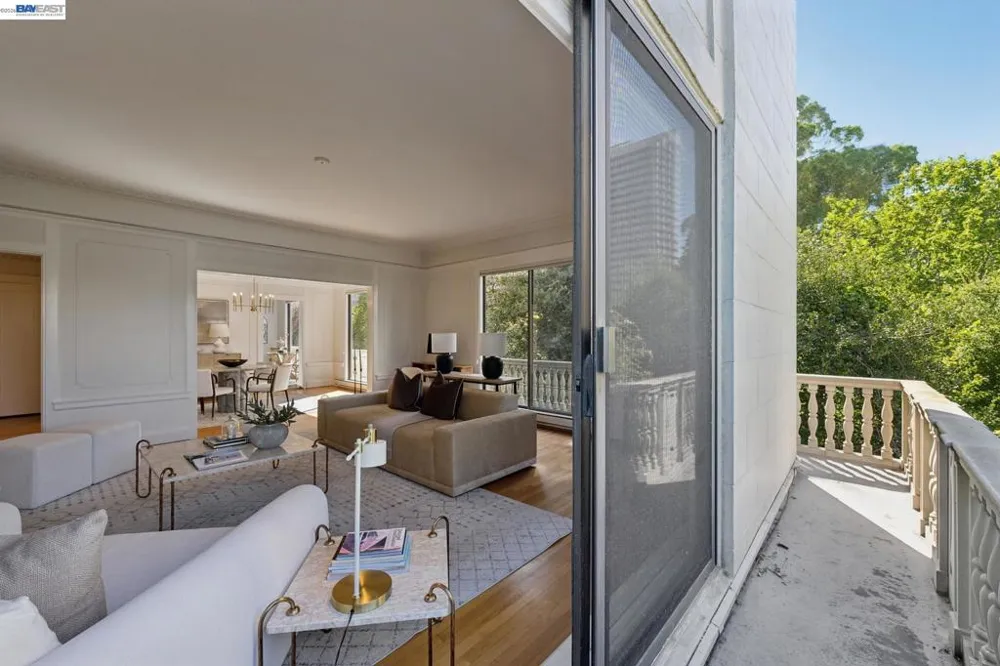 200 Lakeside Dr #202 Oakland, CA 94612