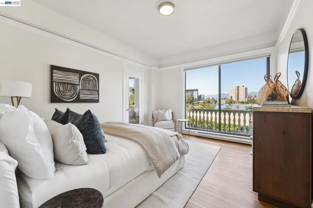 200 Lakeside Dr #202 Oakland, CA 94612
