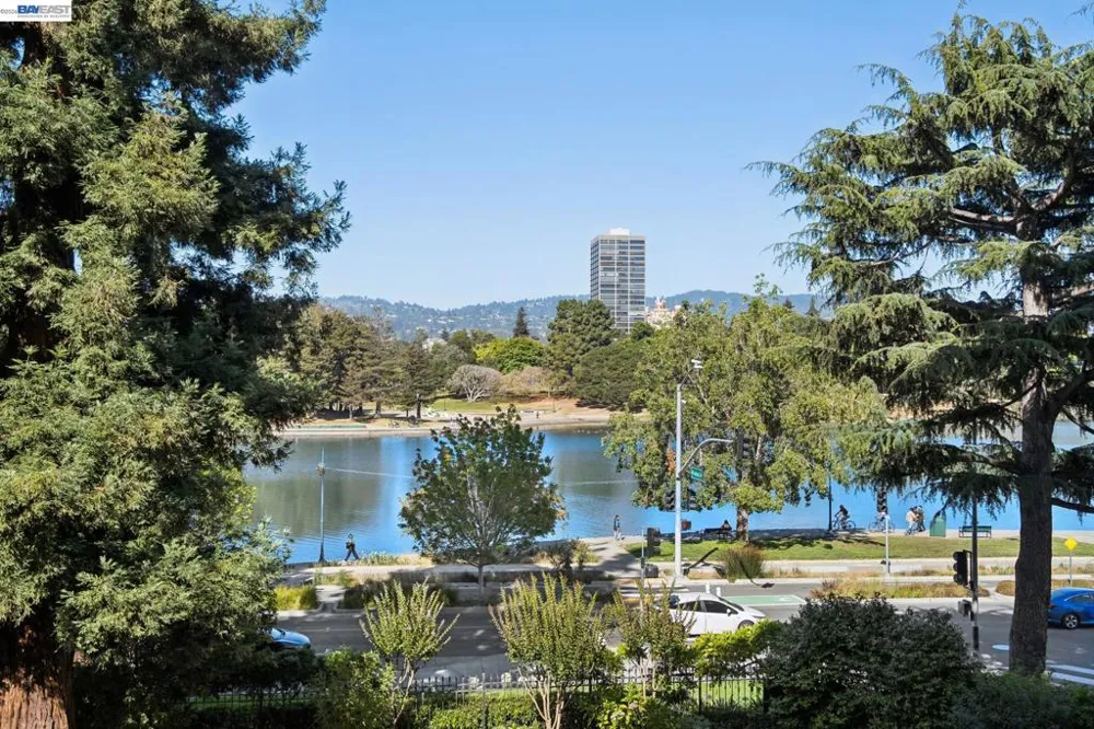200 Lakeside Dr #202 Oakland, CA 94612