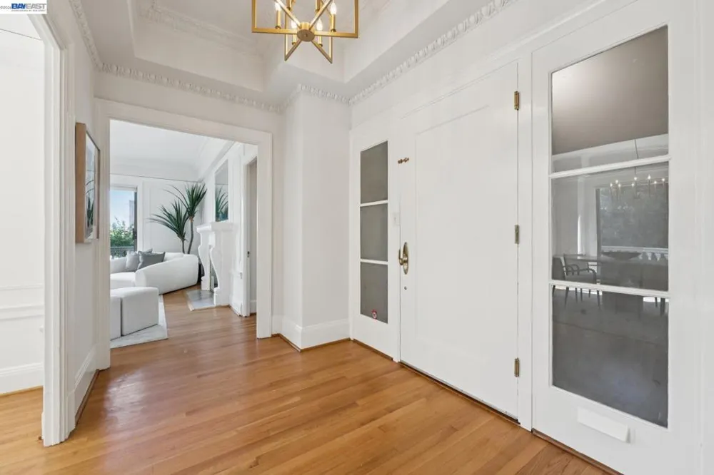 200 Lakeside Dr #202 Oakland, CA 94612
