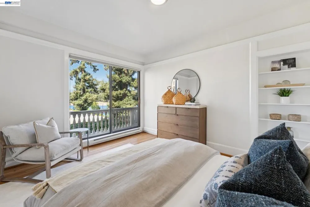 200 Lakeside Dr #202 Oakland, CA 94612