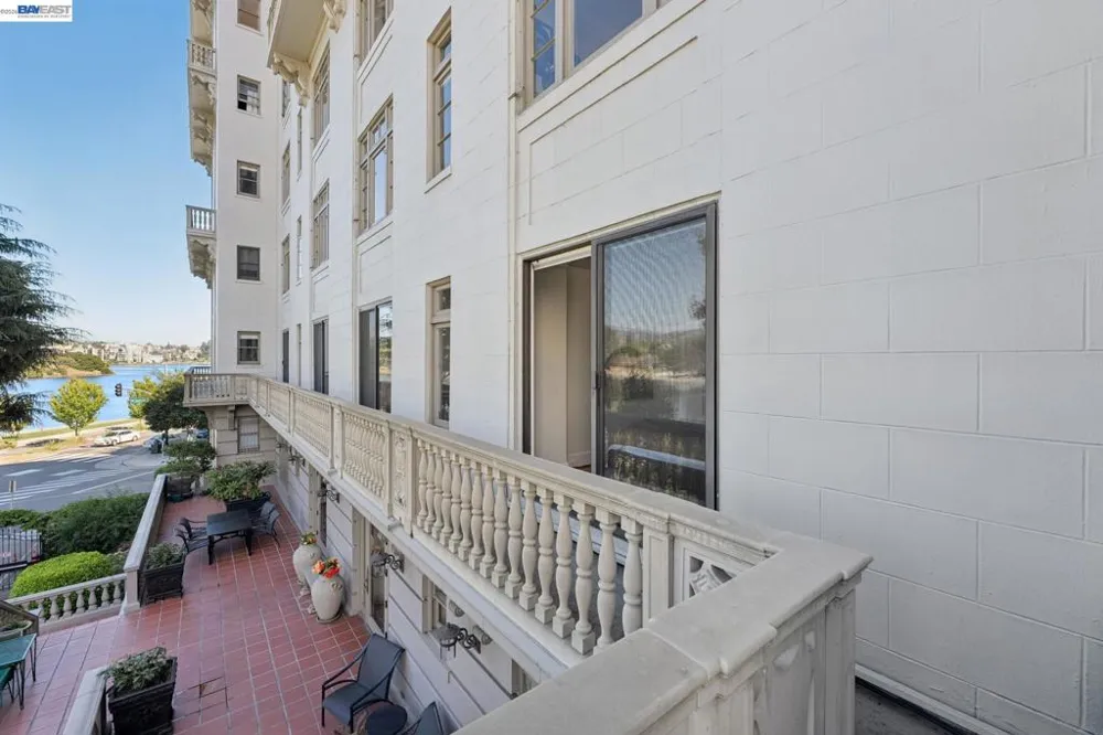 200 Lakeside Dr #202 Oakland, CA 94612