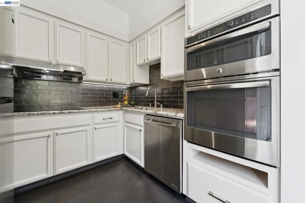 200 Lakeside Dr #202 Oakland, CA 94612