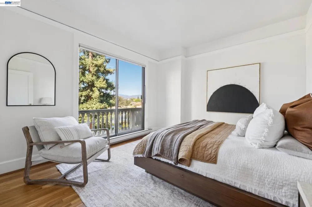 200 Lakeside Dr #202 Oakland, CA 94612