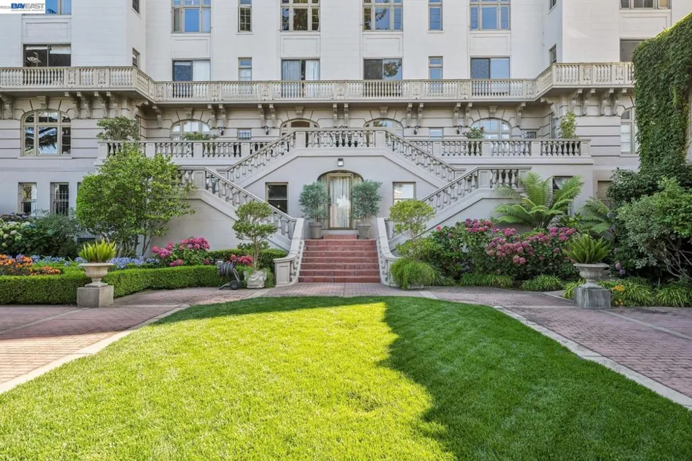 200 Lakeside Dr #202 Oakland, CA 94612