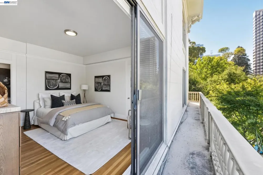 200 Lakeside Dr #202 Oakland, CA 94612