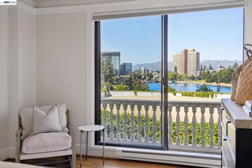 200 Lakeside Dr #202 Oakland, CA 94612
