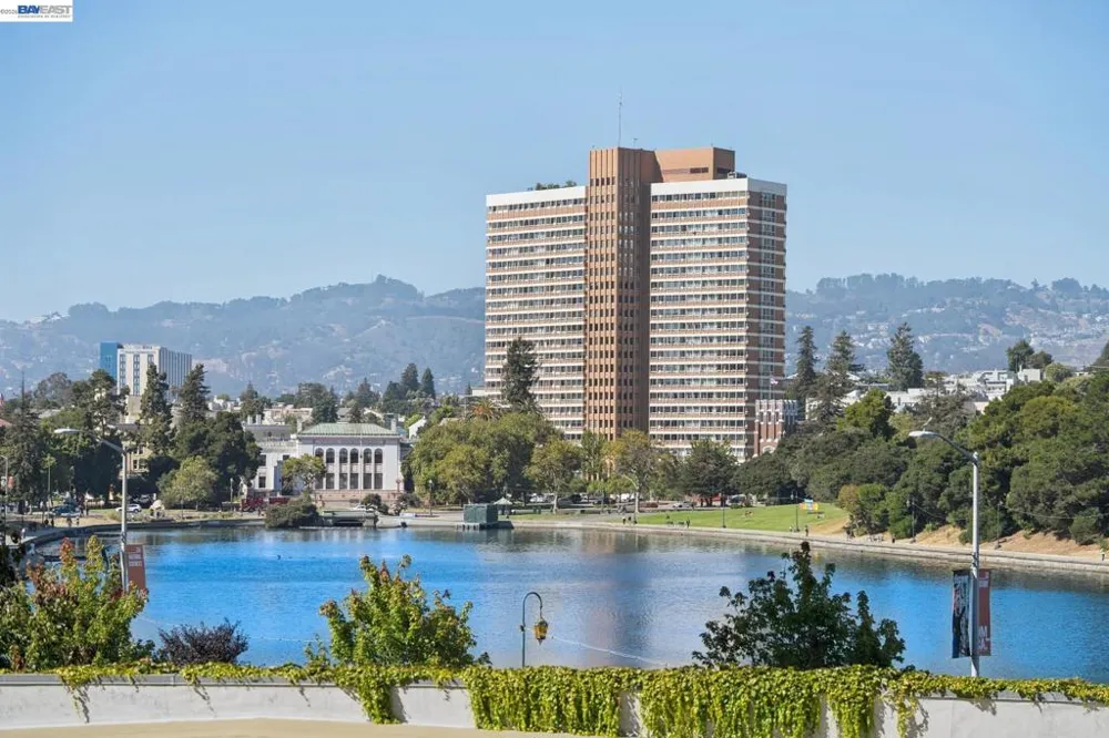 200 Lakeside Dr #202 Oakland, CA 94612