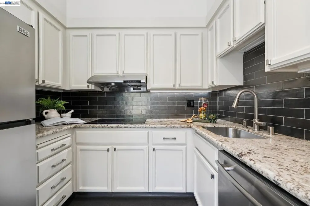 200 Lakeside Dr #202 Oakland, CA 94612