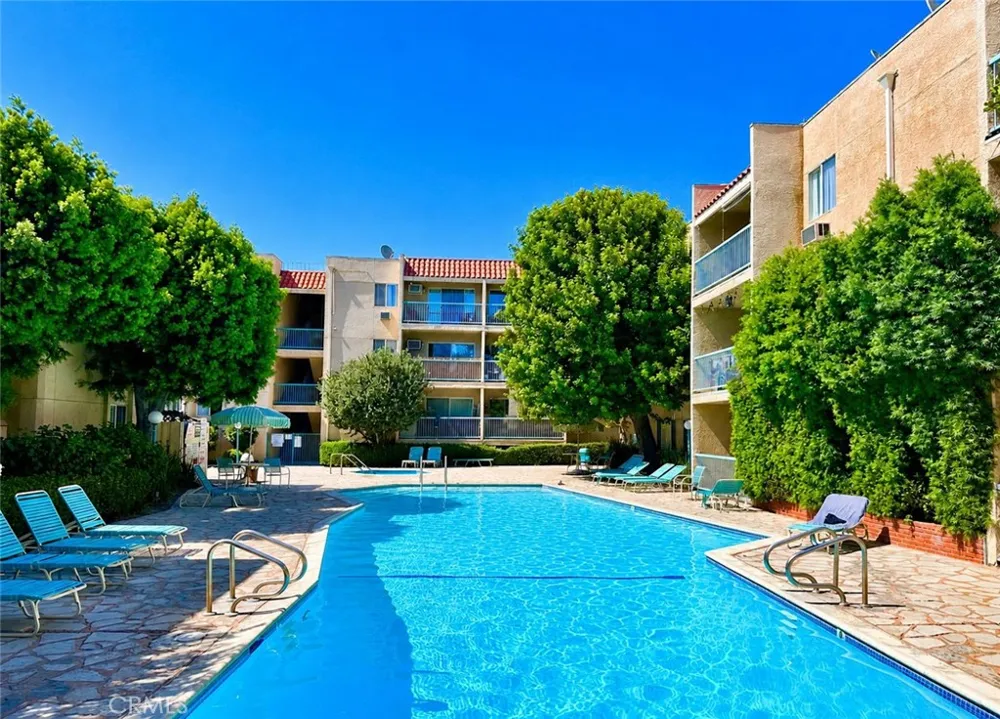 18307 Burbank Boulevard #131 Tarzana, CA 91356