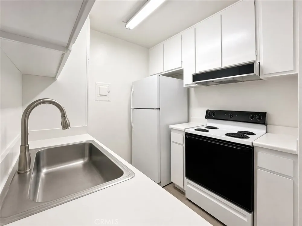 18307 Burbank Boulevard #131 Tarzana, CA 91356