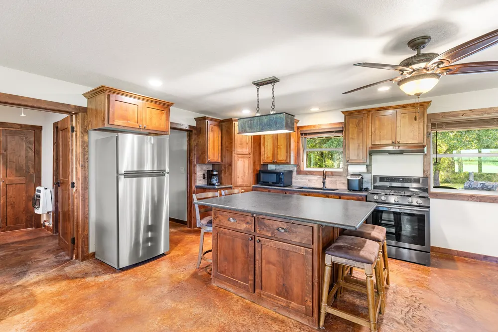 10371 State Hwy 148 Jacksboro, TX 76458