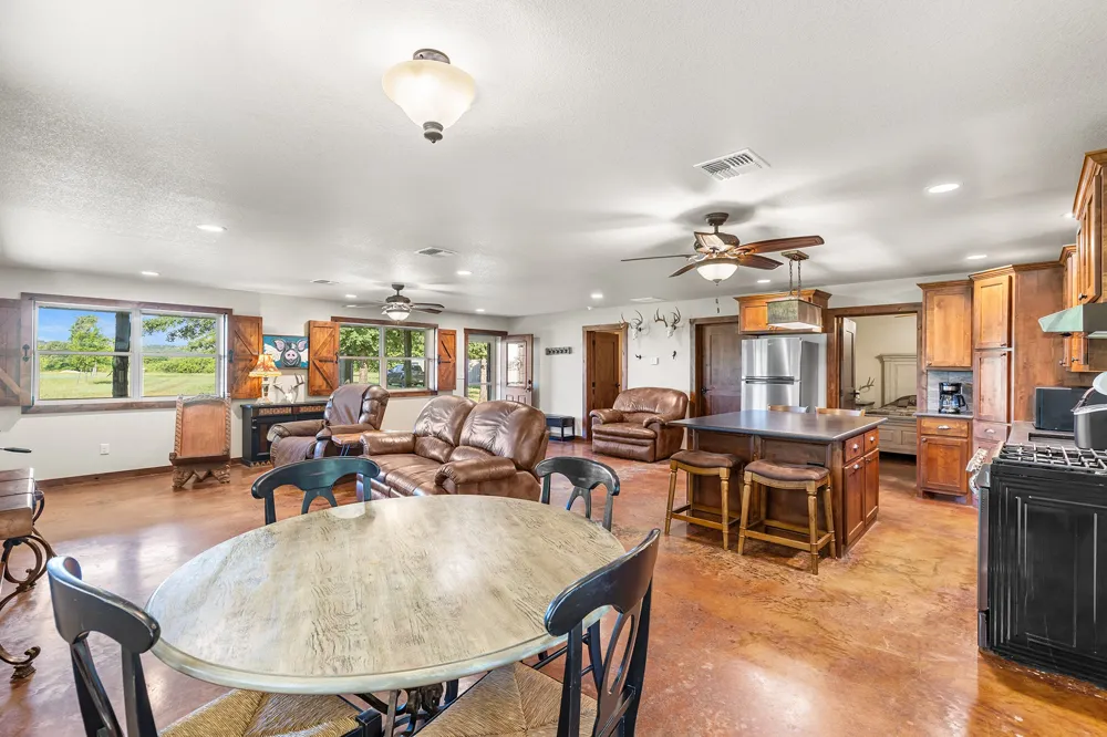 10371 State Hwy 148 Jacksboro, TX 76458
