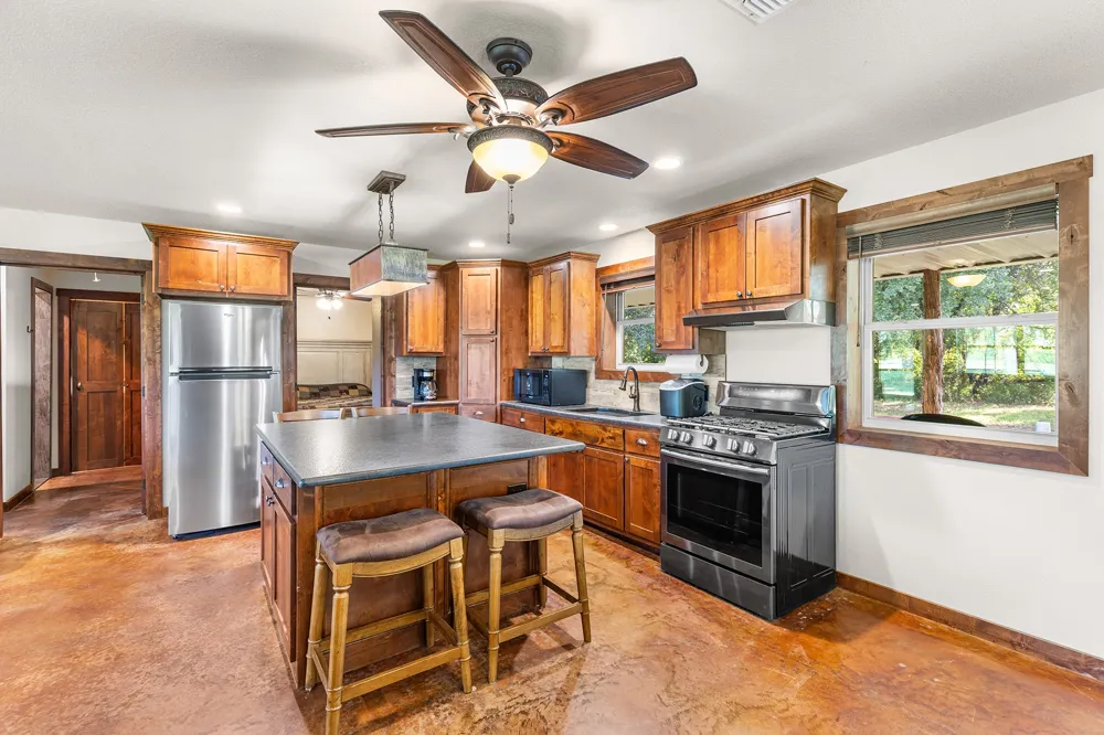 10371 State Hwy 148 Jacksboro, TX 76458