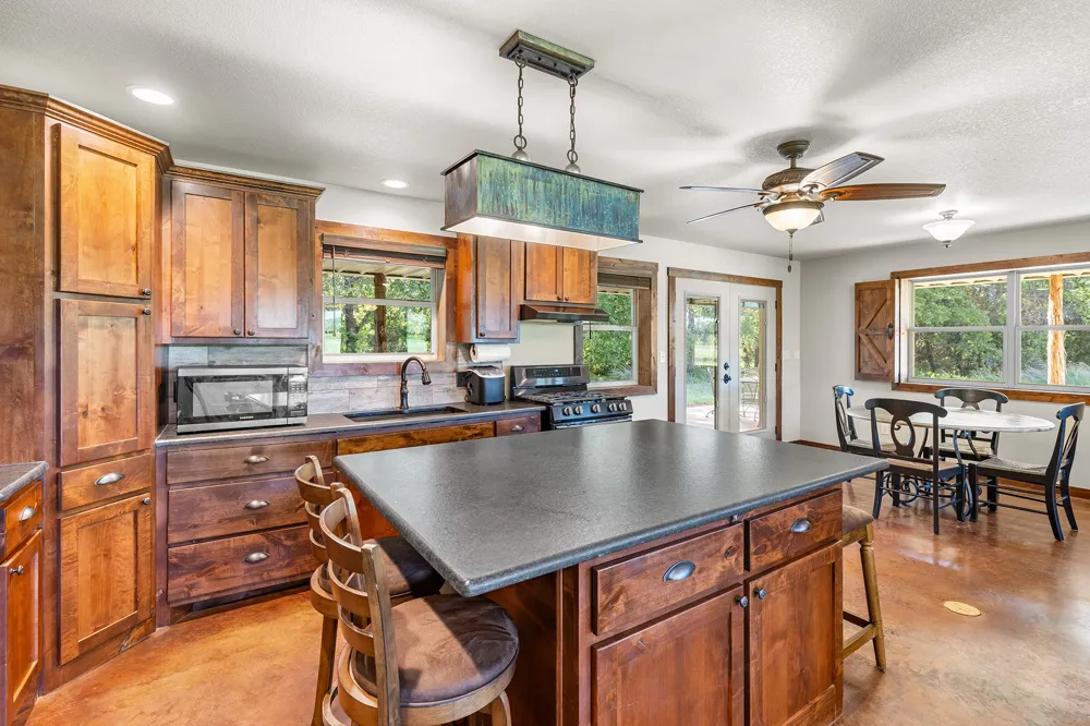 10371 State Hwy 148 Jacksboro, TX 76458