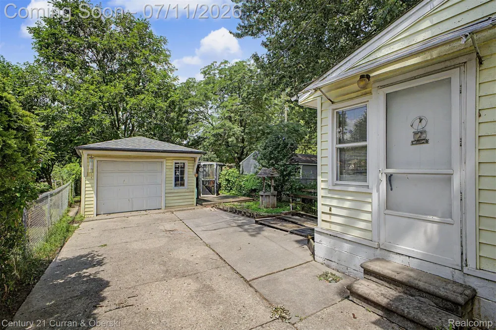 15979 Norborne Redford Charter Township, MI 48239