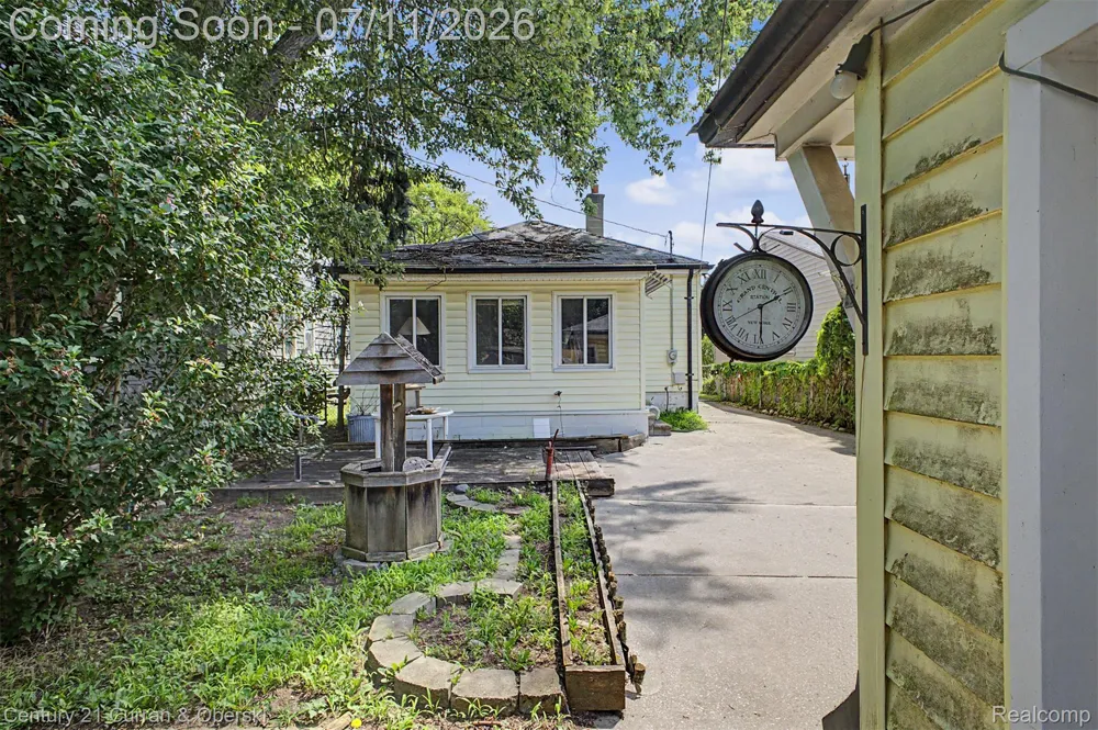 15979 Norborne Redford Charter Township, MI 48239