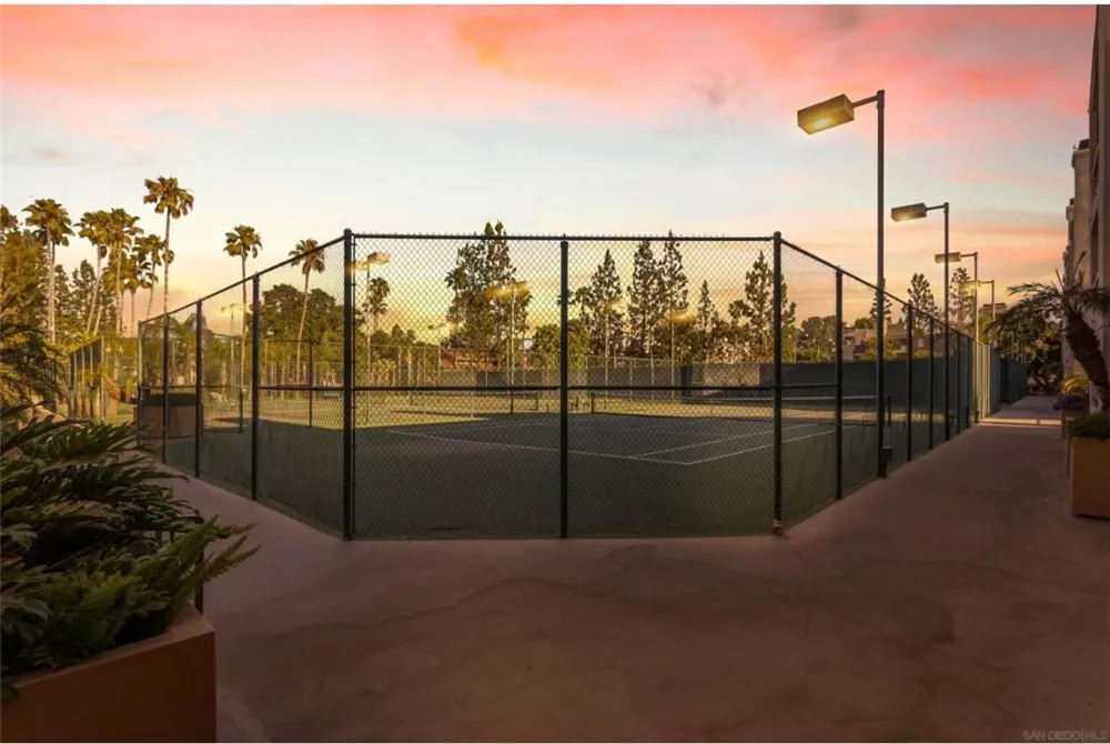 5550 Owensmouth #121 Woodland Hills, CA 91367