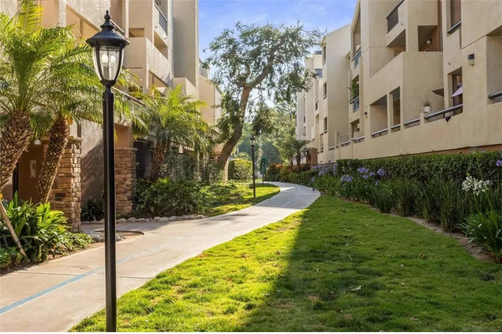 5550 Owensmouth #121 Woodland Hills, CA 91367