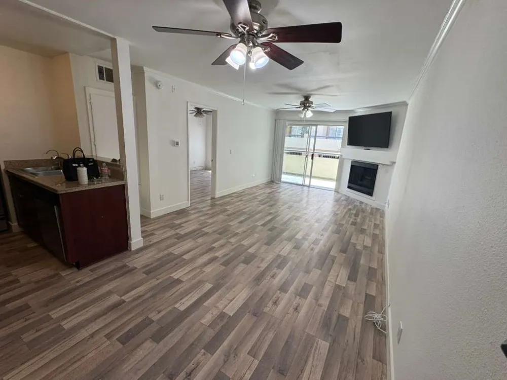 5550 Owensmouth #121 Woodland Hills, CA 91367
