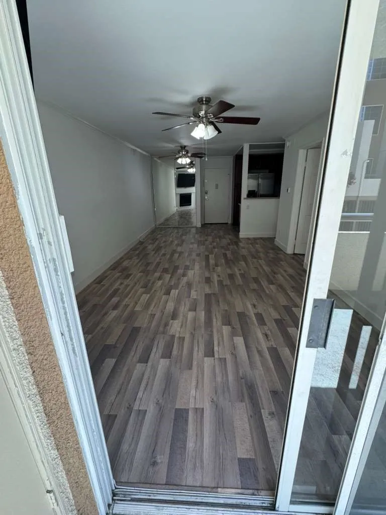 5550 Owensmouth #121 Woodland Hills, CA 91367