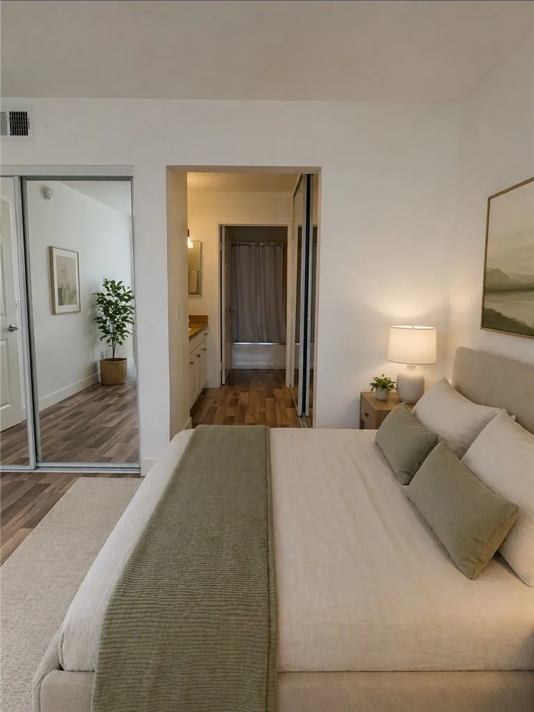 5550 Owensmouth #121 Woodland Hills, CA 91367