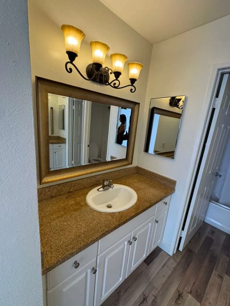 5550 Owensmouth #121 Woodland Hills, CA 91367